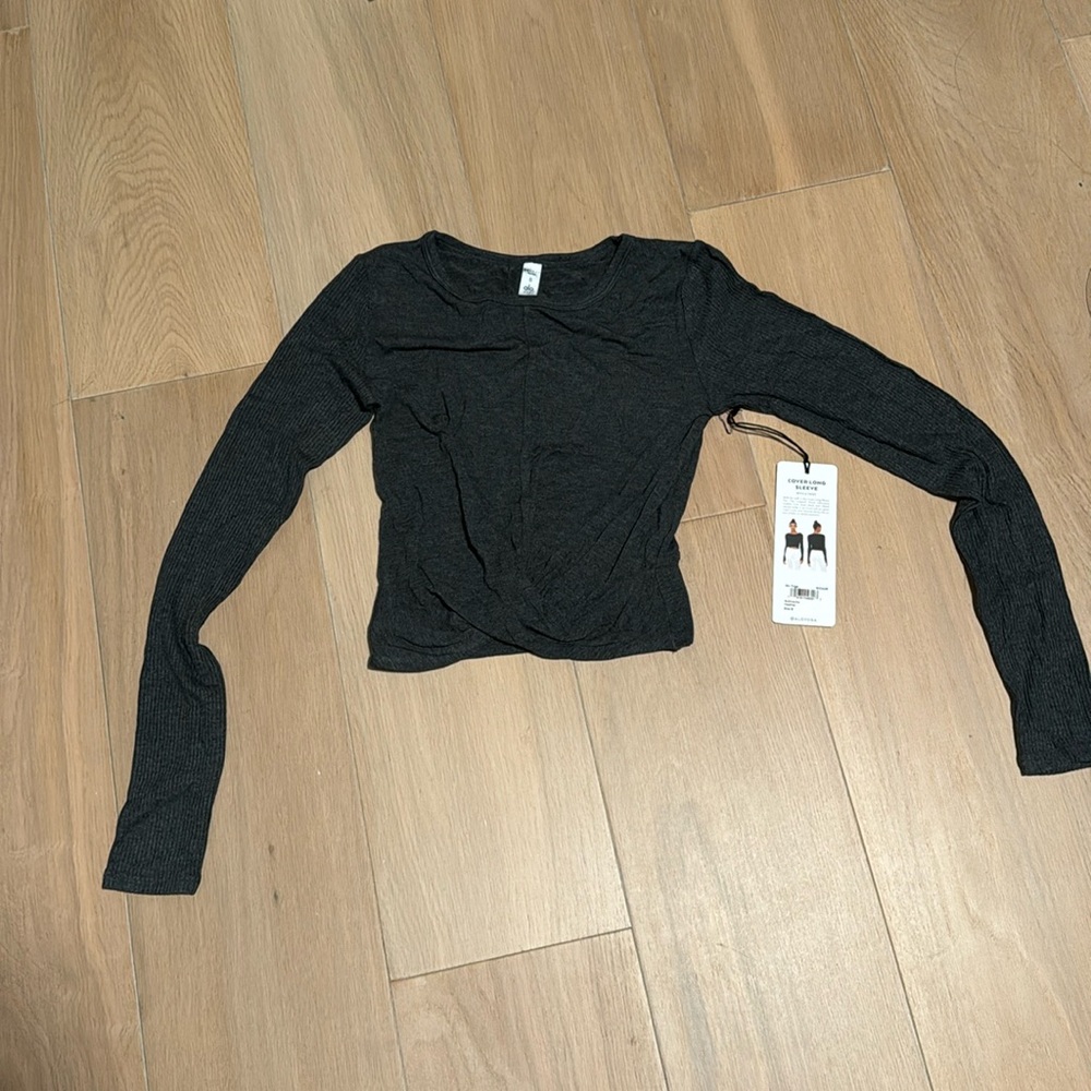 Alo yoga stretchy cover long sleeve twist front